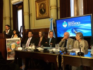 Juliano Bueno de Araújo, Nicole Oliveira e o Senador Fernando Solanas no Seminário sobre o fracking do Senado Argentino